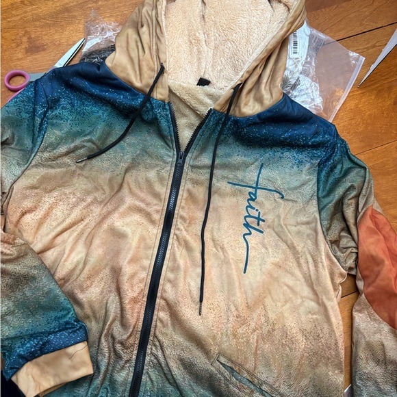 NWOT Fleece Lined Hoodie
Gradient Colour
Tan/Brown/Blue - Picture 2 of 2